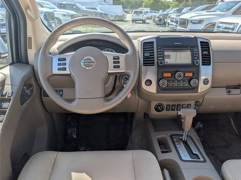 Used 2016 Nissan Frontier SL w/ Moonroof Package AWD/4WD image 15