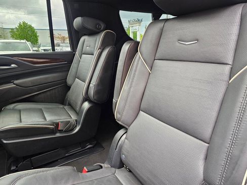 Certified 2023 Cadillac Escalade ESV Premium Luxury AWD/4WD image 21