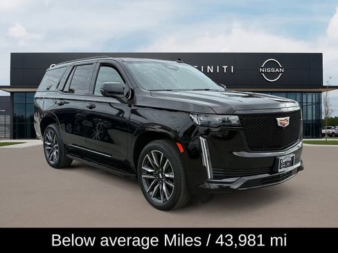 Used 2023 Cadillac Escalade Sport image 3