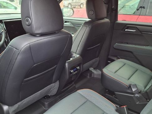 Used 2026 GMC Acadia AT4 w/ Luxury Package AWD/4WD image 8