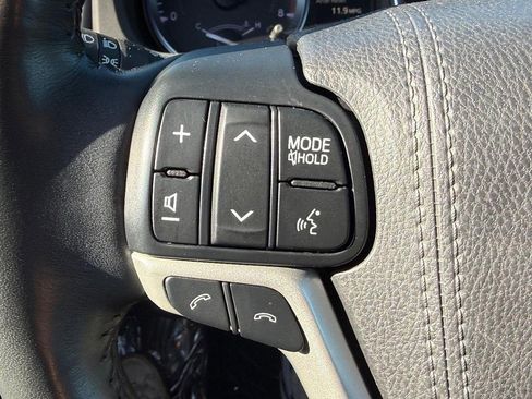 Used 2018 Toyota Highlander Limited Platinum image 18