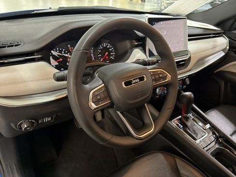 Used 2025 Jeep Compass Limited AWD/4WD image 9