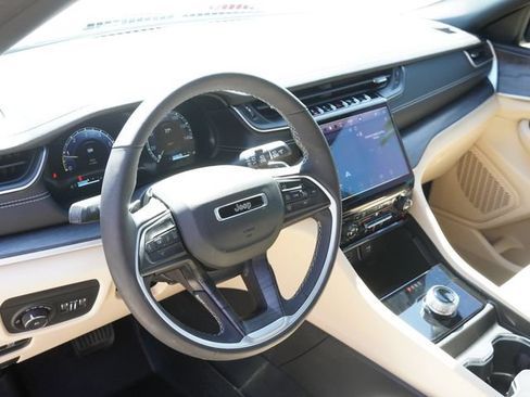 Certified 2025 Jeep Grand Cherokee Limited RWD image 18