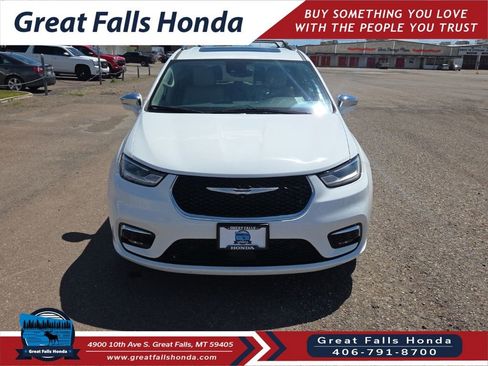 Used 2021 Chrysler Pacifica Limited w/ Premium & Safety Sphere Group AWD/4WD image 2