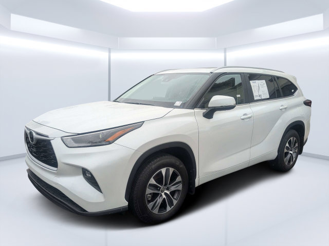 Used 2024 Toyota Highlander XLE FWD image 7