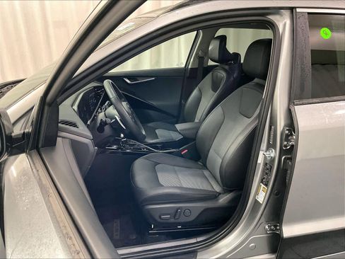 Used 2023 Kia Niro EX Touring image 10