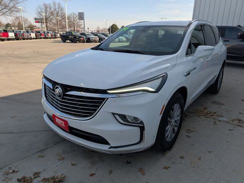 Used 2024 Buick Enclave Premium AWD/4WD image 38