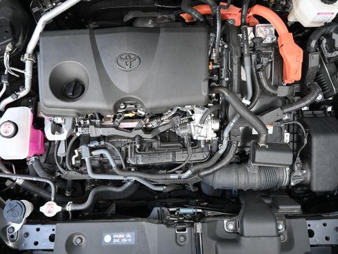 Used 2024 Toyota RAV4 SE image 33