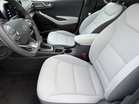 Used 2022 Hyundai Ioniq SE image 21
