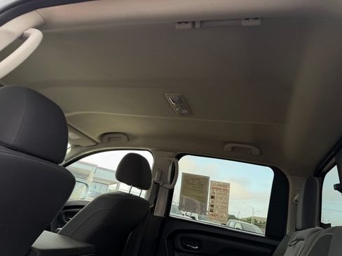 Used 2022 Nissan Titan SV RWD image 34