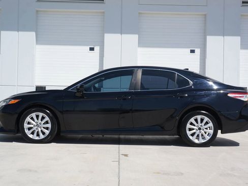 Used 2019 Toyota Camry LE image 7