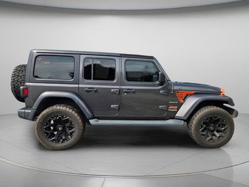 Used 2020 Jeep Wrangler Unlimited Sahara AWD/4WD image 7