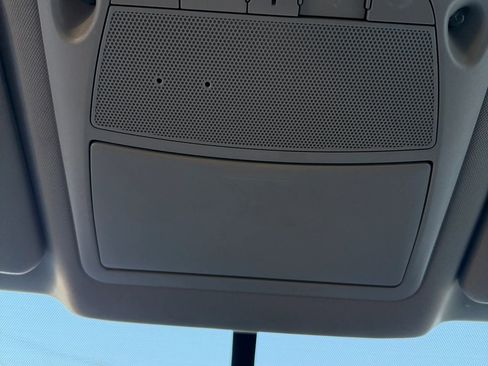 Used 2018 Nissan Rogue SV image 23