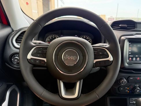 Used 2021 Jeep Renegade Latitude FWD image 13