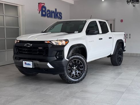 Certified 2024 Chevrolet Colorado Trail Boss w/ Advanced Trailering Package AWD/4WD image 2