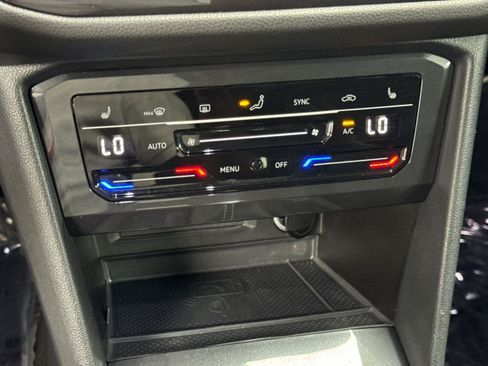 Used 2023 Volkswagen Tiguan SE w/ Panoramic Sunroof Package FWD image 20