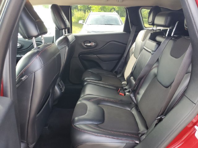 Used 2017 Jeep Cherokee Trailhawk AWD/4WD image 28