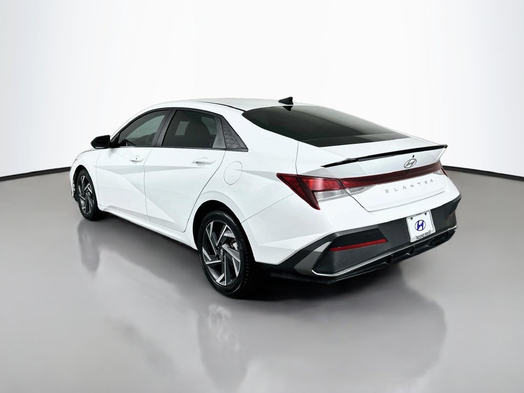 Used 2025 Hyundai Elantra Sport FWD image 7