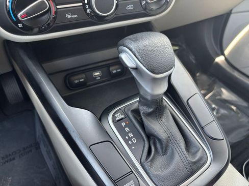 Used 2025 Kia Soul LX w/ LX Technology Package FWD image 40