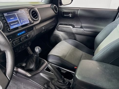 Used 2021 Toyota Tacoma TRD Sport image 22