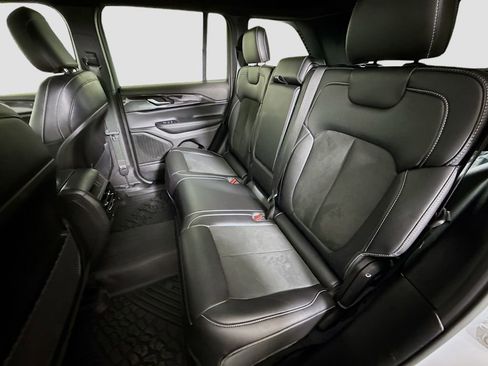 Used 2023 Jeep Grand Cherokee Altitude image 22