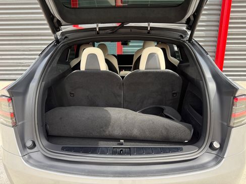Used 2024 Tesla Model X image 22