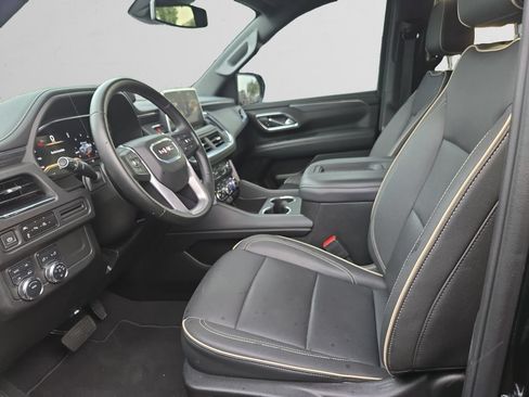 Used 2024 GMC Yukon XL SLT AWD/4WD image 9