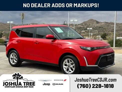 Used 2024 Kia Soul LX w/ Option Group 015 FWD image 1