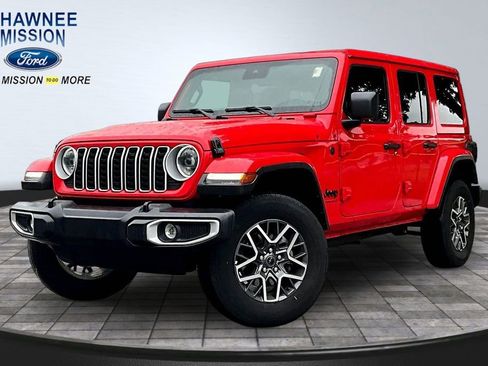 Used 2025 Jeep Wrangler Unlimited Sahara AWD/4WD image 1
