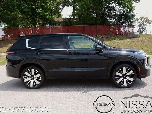 Used 2025 Mitsubishi Outlander SE FWD image 4