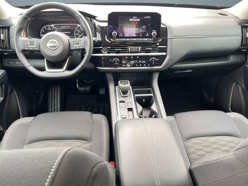 Used 2024 Nissan Pathfinder SV image 16