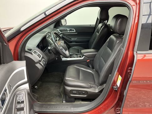 Used 2014 Ford Explorer XLT w/ Equipment Group 202A AWD/4WD image 3