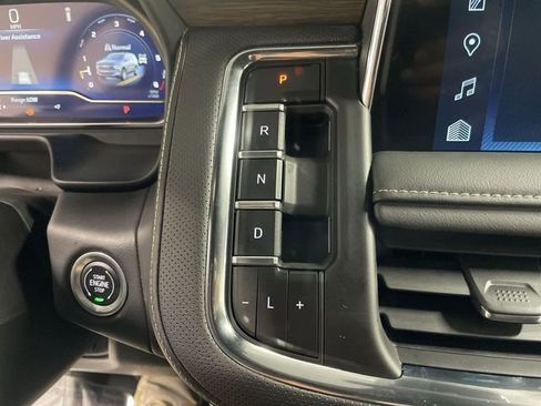 Used 2024 Chevrolet Tahoe Premier AWD/4WD image 20