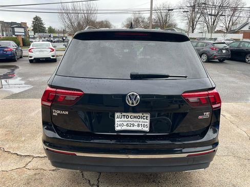 Used 2018 Volkswagen Tiguan SE w/ Panoramic Sunroof Package image 11