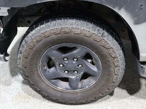 Used 2002 Toyota Sequoia SR5 image 8