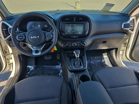Used 2023 Kia Soul LX image 19