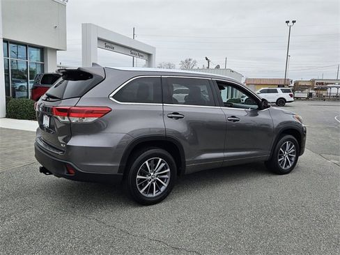 Used 2018 Toyota Highlander XLE image 15