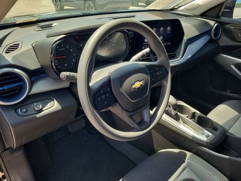 Certified 2025 Chevrolet Trax LS image 15