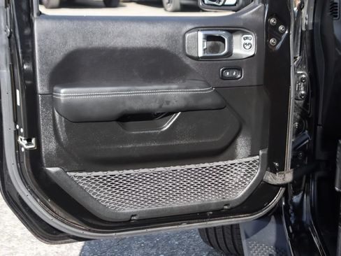 Used 2023 Jeep Wrangler Unlimited Sahara AWD/4WD image 15
