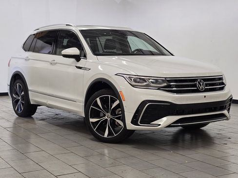 Used 2022 Volkswagen Tiguan SEL R-Line image 2