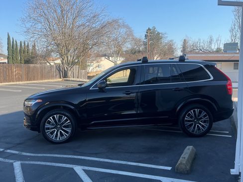 Used 2021 Volvo XC90 T5 Momentum w/ Protection Package Premier image 4