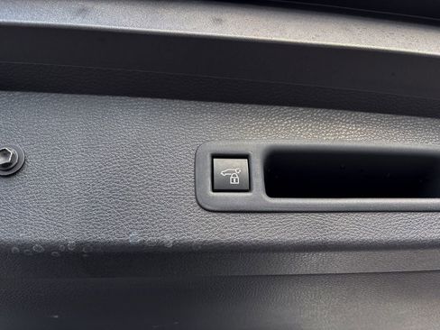 Used 2025 Toyota Sienna Limited image 50