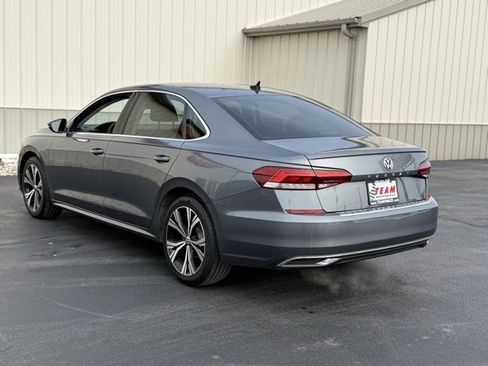 Used 2022 Volkswagen Passat 2.0T SE image 5