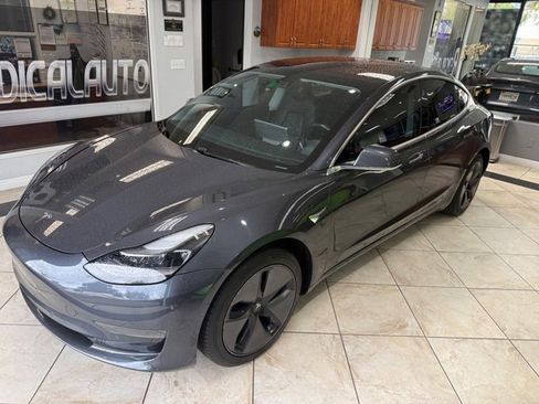 Used 2018 Tesla Model 3 RWD image 1