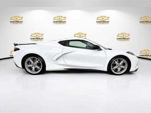 Used 2022 Chevrolet Corvette Stingray Premium Cpe w/ Z51 Performance Package RWD image 9
