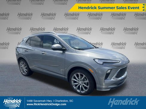 Used 2024 Buick Encore GX Avenir w/ Avenir Convenience Package FWD image 1