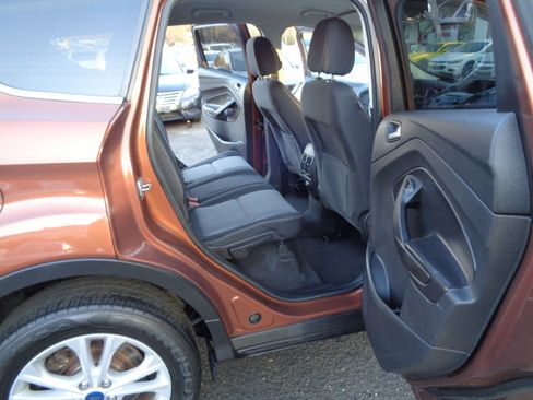 Used 2017 Ford Escape SE image 24