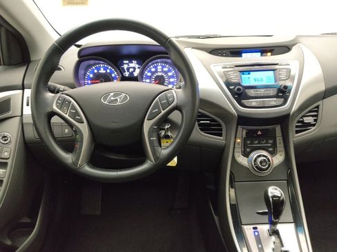 Used 2013 Hyundai Elantra Limited image 22