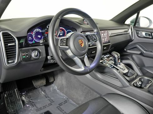 Used 2023 Porsche Cayenne AWD/4WD image 4