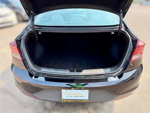 Used 2020 Hyundai Elantra SE FWD image 13